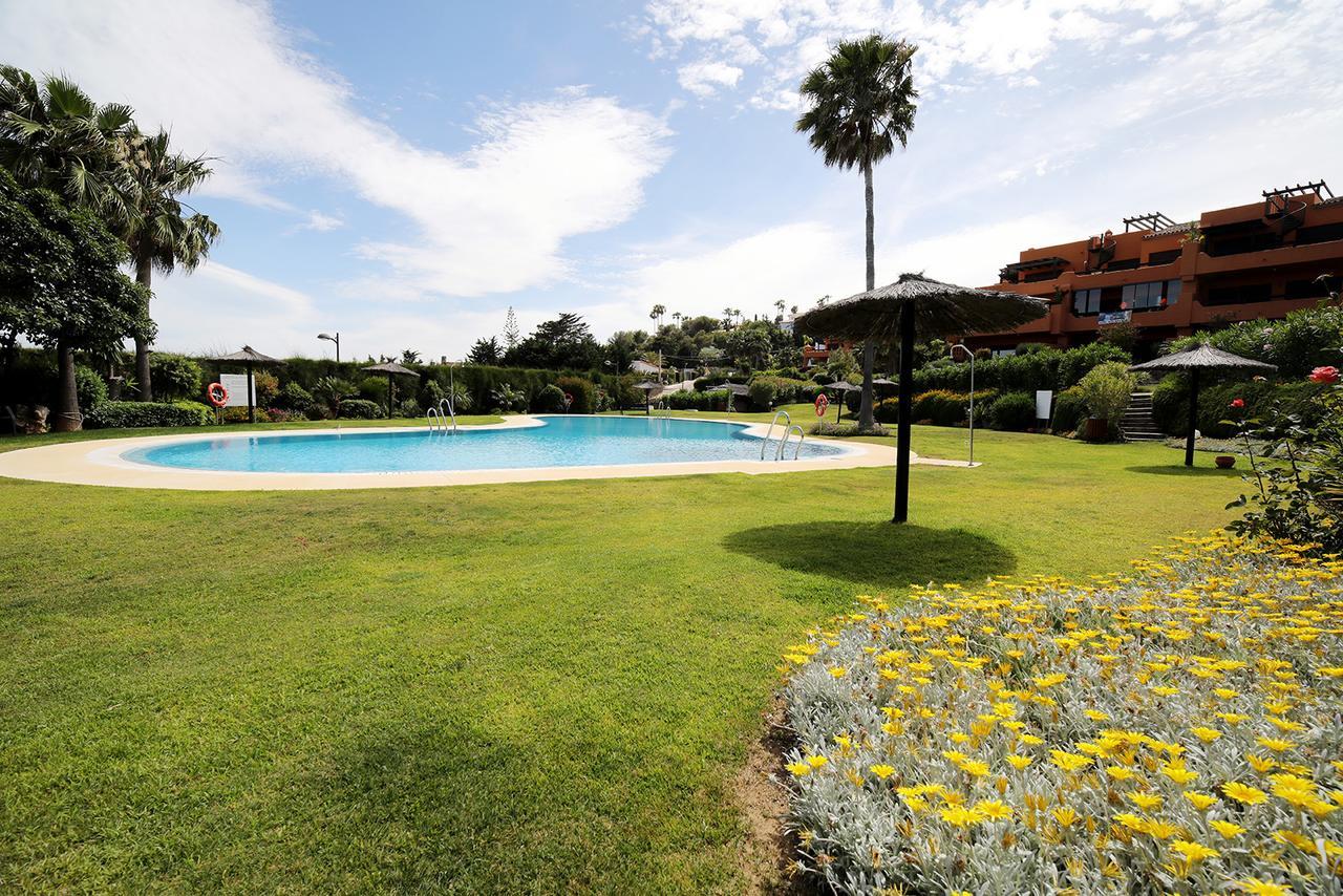 Jardines De Nueva Galera Cozy Penthouse Apartment Estepona Exterior photo