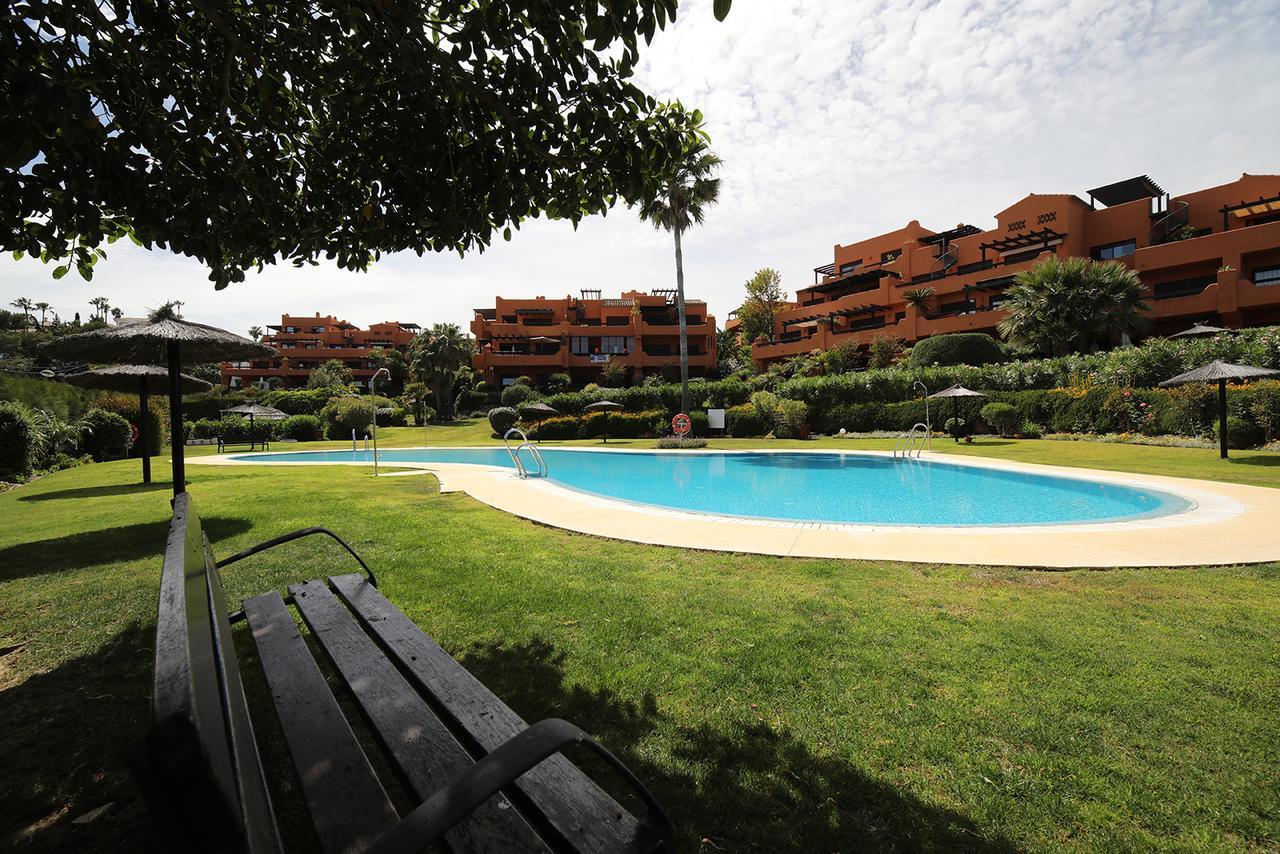 Jardines De Nueva Galera Cozy Penthouse Apartment Estepona Exterior photo
